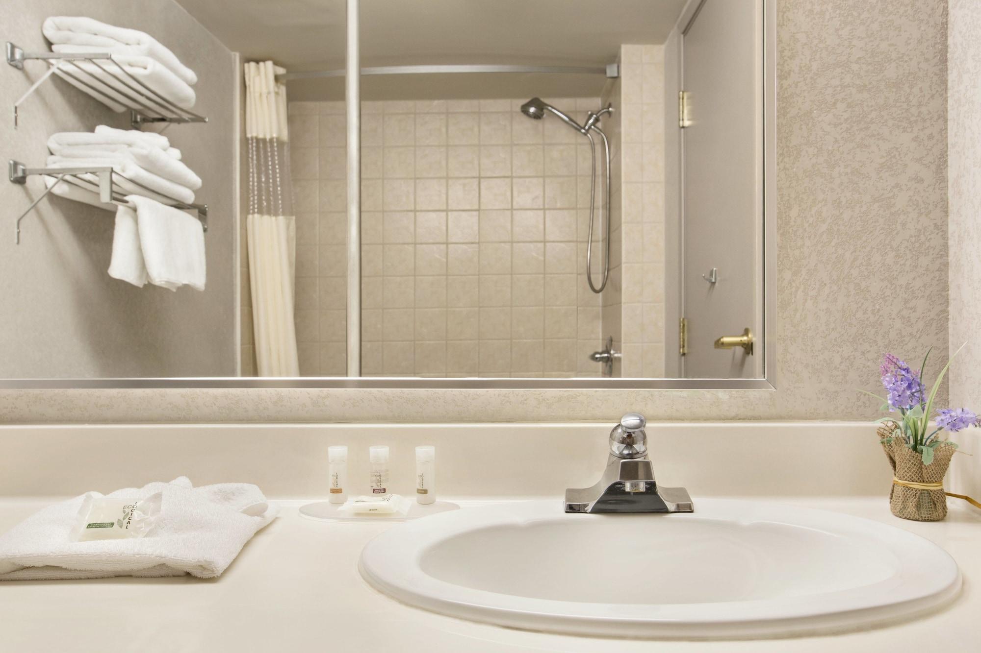 Days Inn By Wyndham Ottawa Airport Ngoại thất bức ảnh