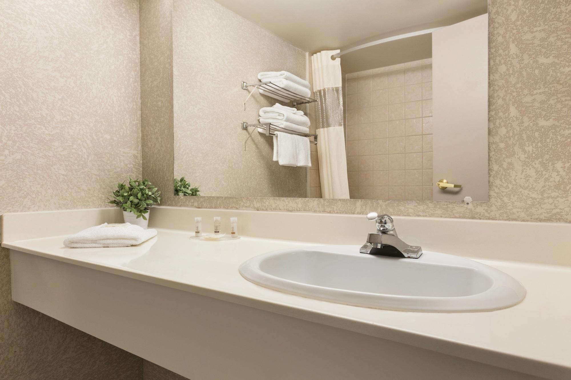Days Inn By Wyndham Ottawa Airport Ngoại thất bức ảnh