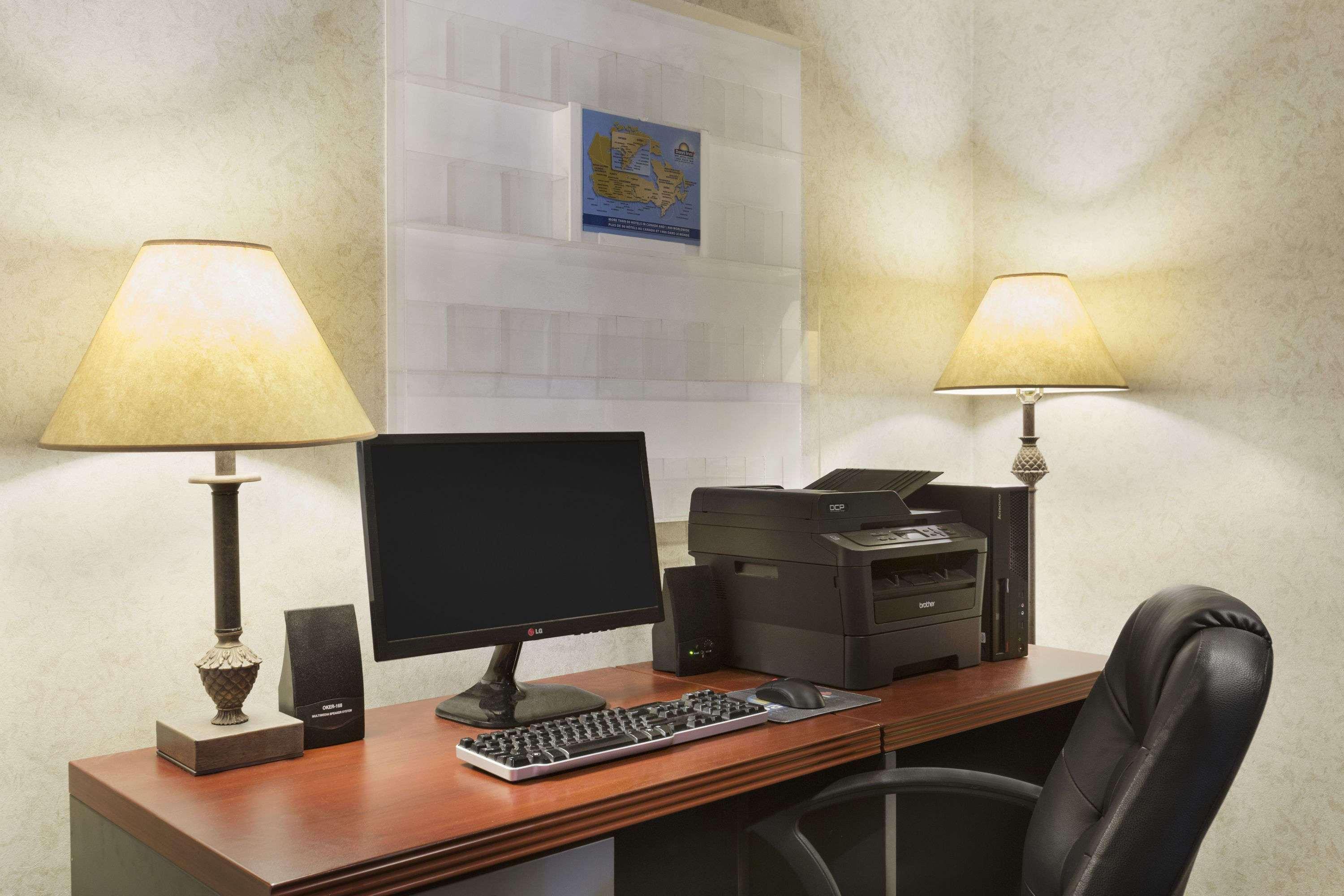 Days Inn By Wyndham Ottawa Airport Ngoại thất bức ảnh